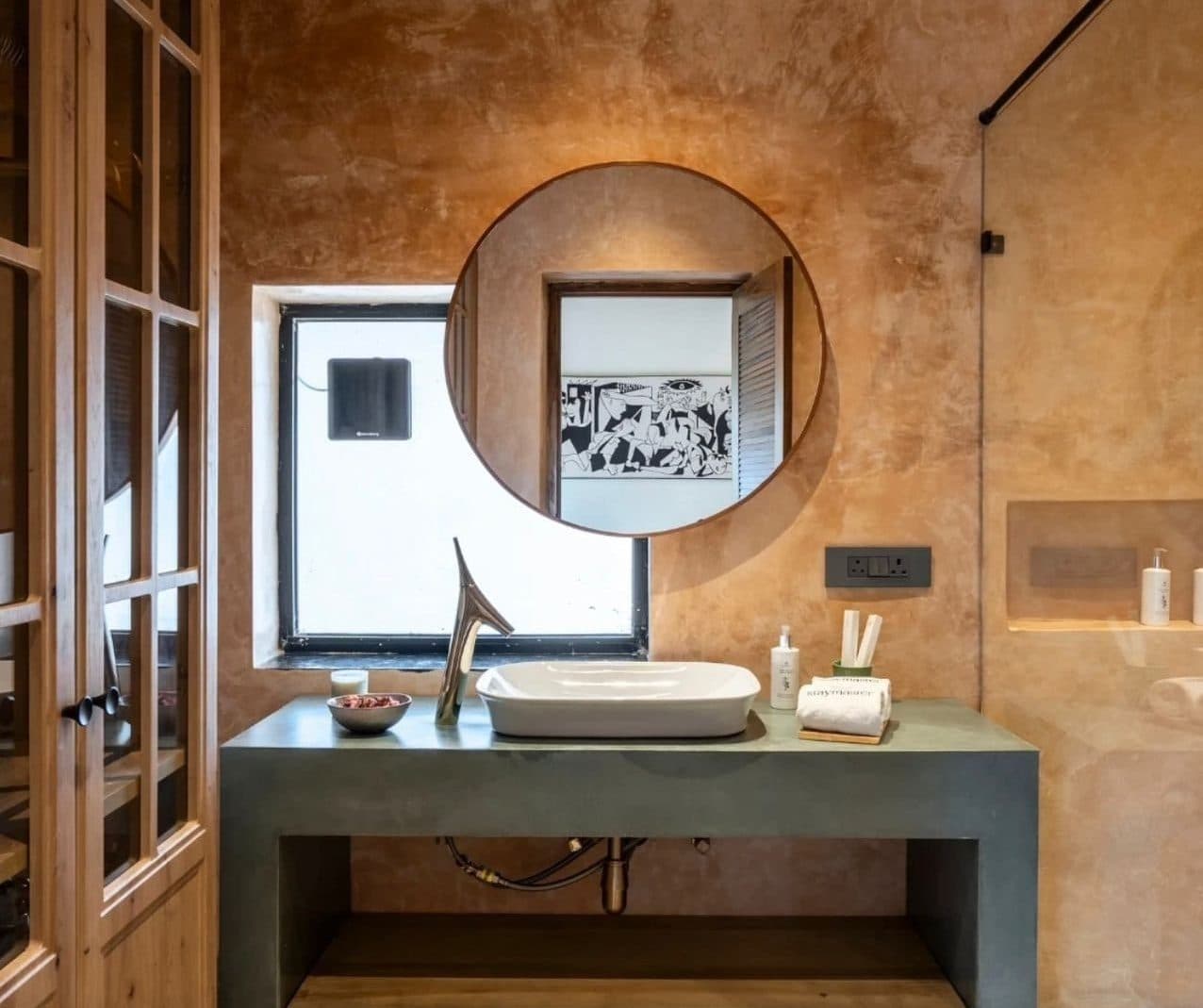 Manor — view 5